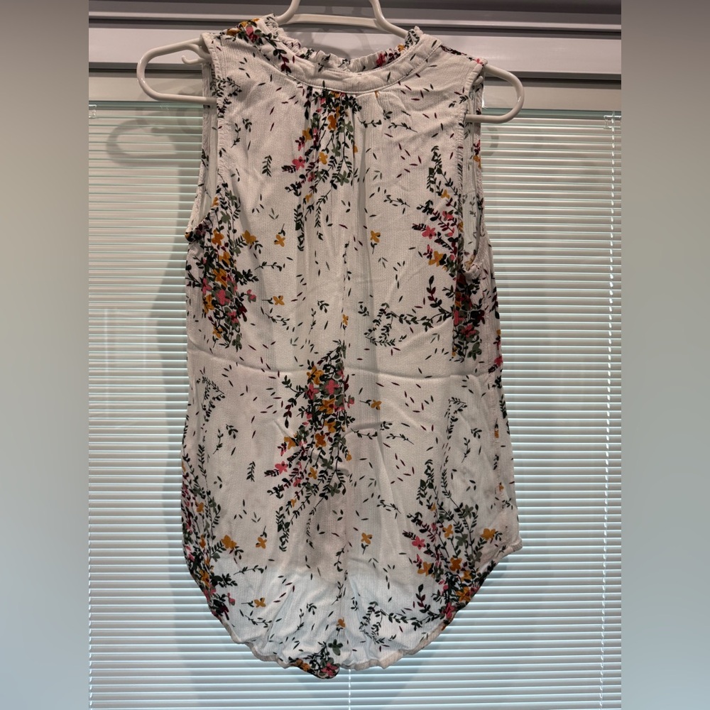Market & Spruce Floral Blouse - Medium - Picture 2 of 4
